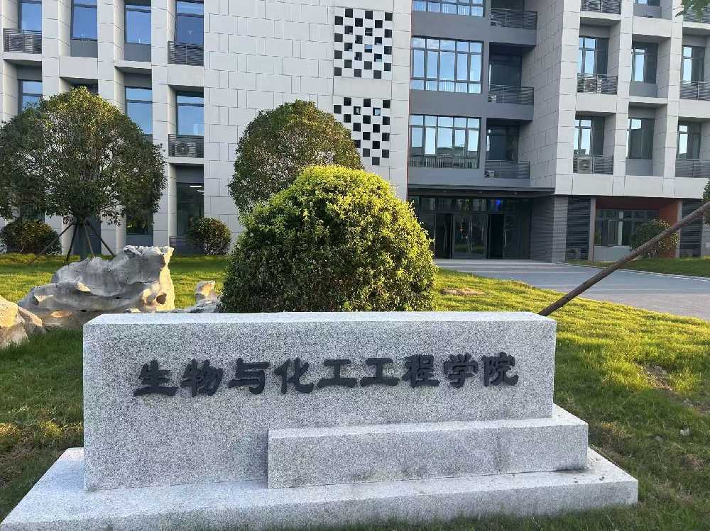 月湖区扬州职业大学体育场高杆灯项目